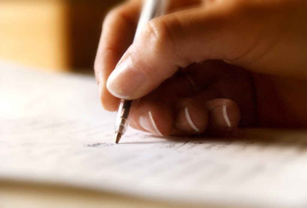http://blog.loveoutloud.asia/wp-content/uploads/2014/03/writing_letter.jpg