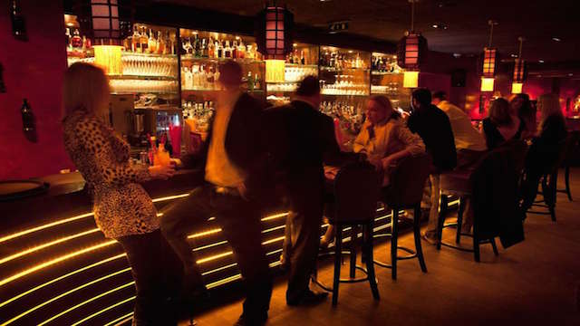 http://www.buddhabarhotelprague.com/files/cms/sized/files/hotel/dining/buddha-bar-restaurant-gal-07-lounge-bar-1300x867.jpg